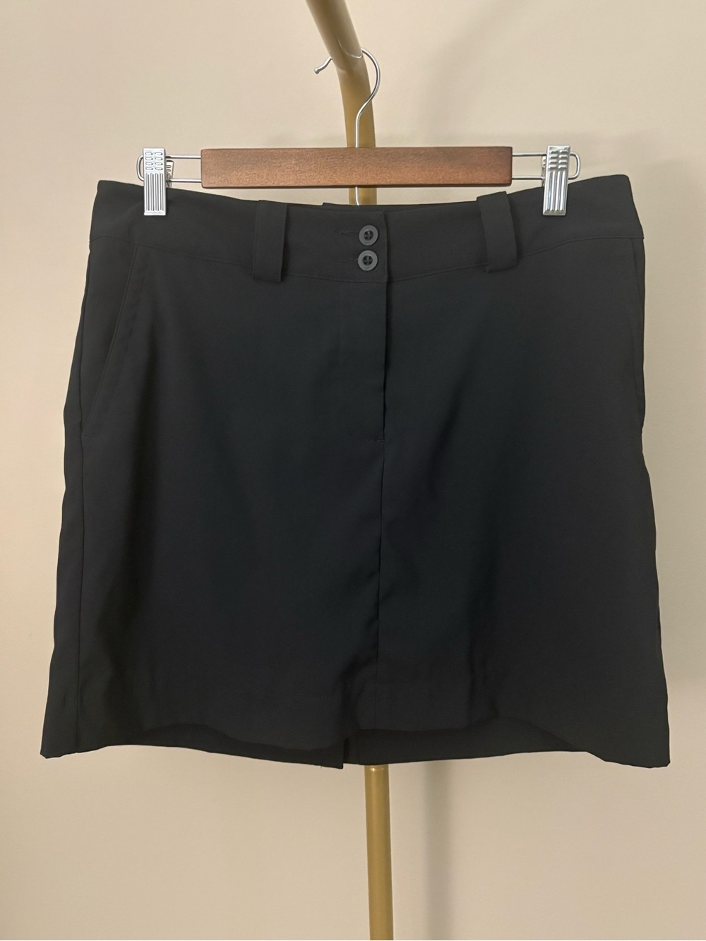 Nike Black Golf Skort - Sleek Two-Button Waist